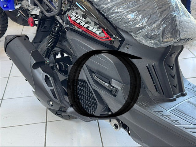SCOOTER GY6 CHUMA TANK 200 FOOTREST FOOT PEGS
